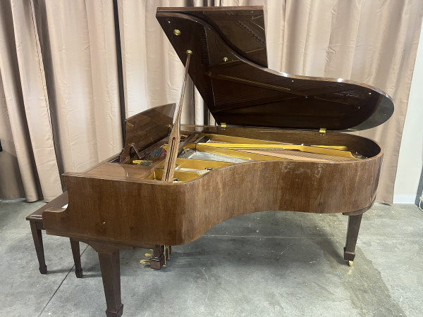 2002 Polished walnut grand piano, 6'2 - Grand Pianos